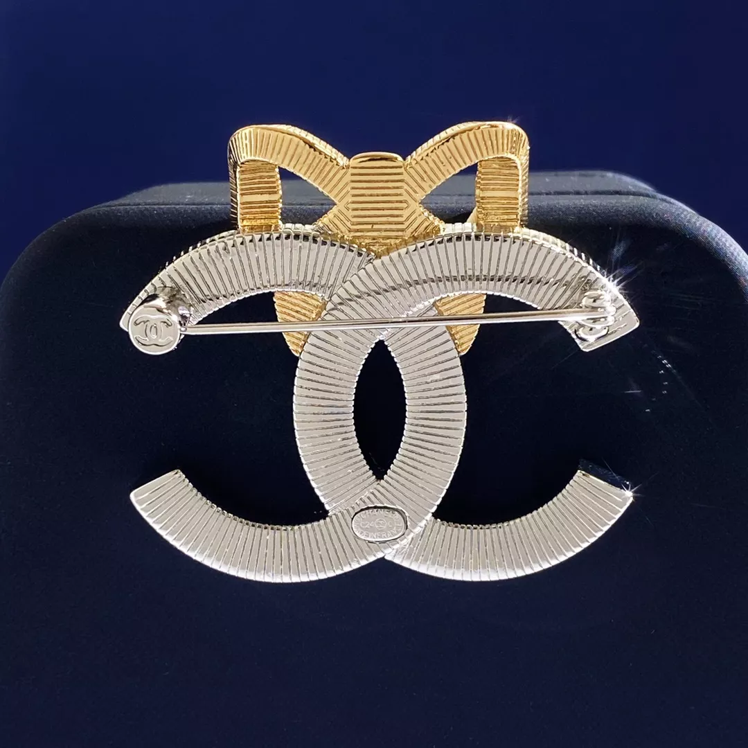 chanel brooches pour femme s_12705771